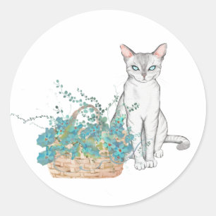 Elegant White Cat met een mand Blue Flowers Ronde Sticker