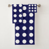Elegant White Circles over Navy Blue Bad Handdoek (Insitu)