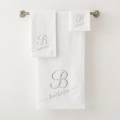 Elegant White Custom Monogram Name Bad Handdoek (Insitu)