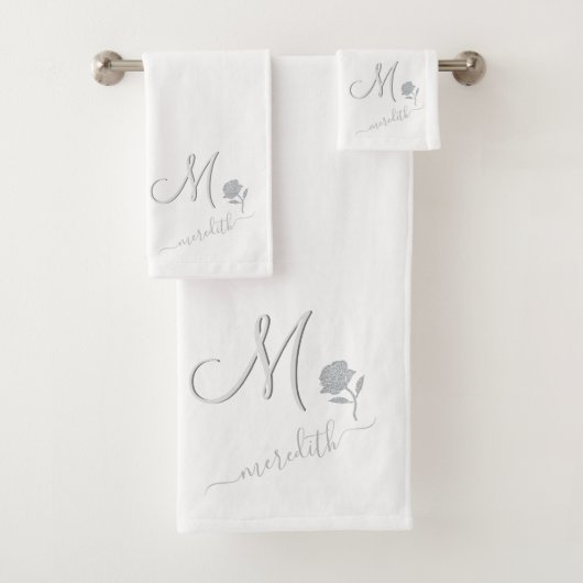 Elegant White Custom Monogram Name Flower Bad Handdoek (Insitu)