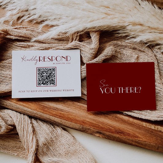 Elegant White Deep Red Burgundy QR Code Wedding RSVP Kaartje