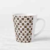 Elegant White en Brown Checkered Pattern Latte Mok (Rechts)