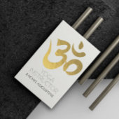 Elegant White en Gold Om Symbol Yoga Instructor Visitekaartje