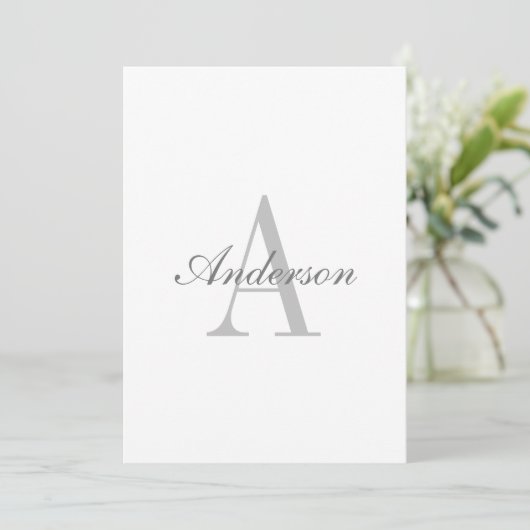Elegant White en Gray Monogram Kaart (Staand voorkant)
