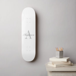 Elegant White en Gray Monogram Persoonlijk Skateboard