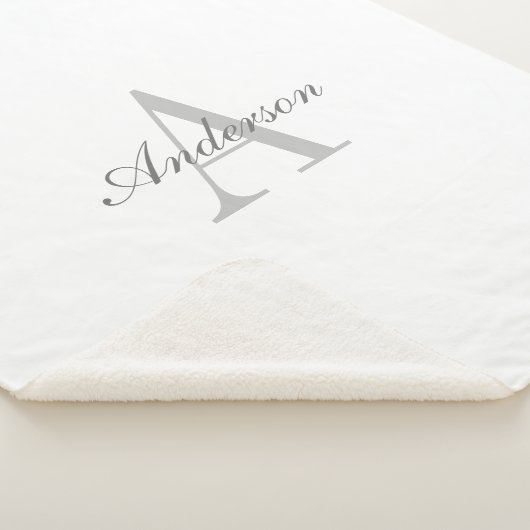 Elegant White en Gray Monogram Sherpa Deken (3/4)