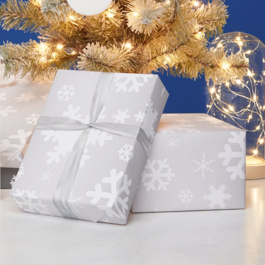 Elegant White en Silver Kerstmis Snowflake Patroon Cadeaupapier (Feestdagen)