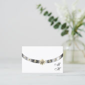 Elegant White en Silver met Monogram Diamonds Visitekaartje (Staand voorkant)