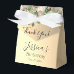 Elegant White Floral 21st Birthday Favor Box Bedankdoosjes<br><div class="desc">Levendige witte en roze bovenrand van de floraal. Elegant en trendy ontwerp met fancy manuscripttypografie. Alle tekst kan worden aangepast en kan eenvoudig worden gewijzigd voor uw eigen wensen. Geweldig elegante 21e verjaardagsfeestontwerp. Verkrijgbaar in verschillende kleuren: roze witte rozen en botanische eucalyptustakken in een waterverf met de naam florale bouquet....</div>
