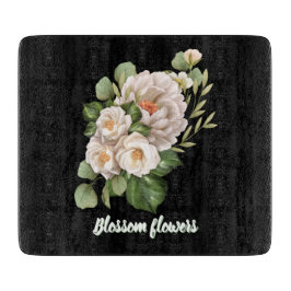 Elegant white floral bouquet with green leaves snijplank