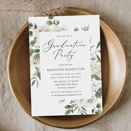 Elegant White Floral Greenery Graduation Party Kaart