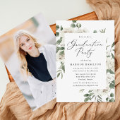 Elegant White Floral Greenery Graduation Party Kaart