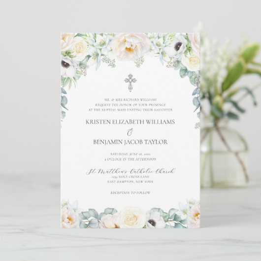 Elegant White Floral katholiek huwelijk met RSVP Kaart (Staand voorkant)