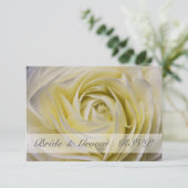 Elegant White Floral Wedding RSVP Kaartje (Staand voorkant)