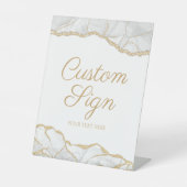 Elegant White Gold Agate Custom Text Reclamebord Met Voetstuk (Voorkant)