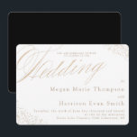 Elegant White Gold Calligraphy Wedding Invitation Kaart<br><div class="desc">Elegant White and Gold Calligraphy Script Wedding Invitation op witte achtergrond voor deze uitnodiging - geweldig voor de moderne huwelijksfeestdag. Pas het aan en deel deze prachtige uitnodigingen met uw gasten. Maak het met andere passende briefpapier producten van de bruiloft van dit collectionhttps://www.zazzle.com/collections/exquisite_classic-119203748293359323</div>