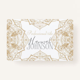 Elegant White & Gold Mandala Handtekening Ontwerp Badge