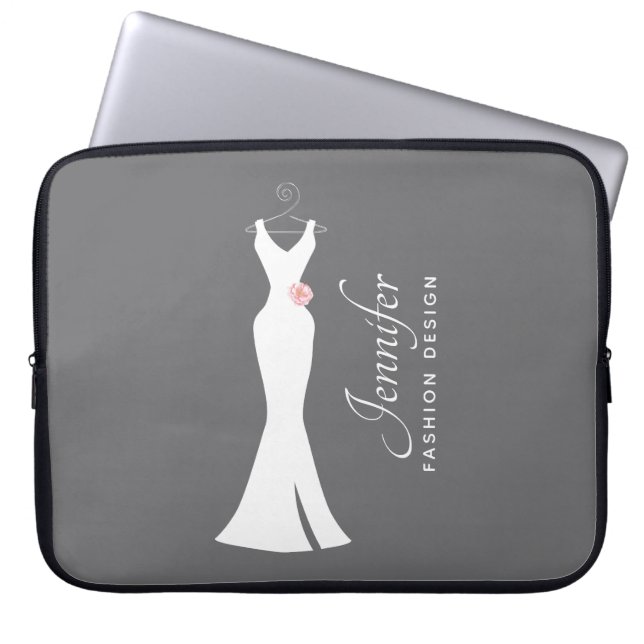 Elegant White Gown on Grey - Stijlvol Eenvoudig de Laptop Sleeve (Voorkant)