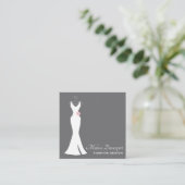 Elegant White Gown on Grey - Stylish Minimalist Vierkante Visitekaartje (Staand voorkant)