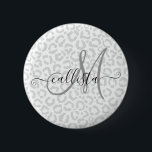 Elegant White Grey Leopard Cheetah Animal Print Ronde Button 5,7 Cm<br><div class="desc">Dit elegante chic-patroon is perfect voor de trendy en stijlvolle fashionista. Het is voorzien van een handgetekend wit en grijs blad-kaasdeeg met een dierlijk afdrukpatroon. Het is modern, eenvoudig en schattig. ***BELANGRIJKE ONTWERPNOOT: Voor om het even welk verzoek van het douaneontwerp zoals passende productverzoeken, kleurenveranderingen, plaatsingsveranderingen, of een ander veranderingsverzoek,...</div>