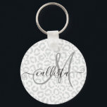 Elegant White Grey Leopard Cheetah Animal Print Sleutelhanger<br><div class="desc">Dit elegante chic-patroon is perfect voor de trendy en stijlvolle fashionista. Het is voorzien van een handgetekend wit en grijs blad-kaasdeeg met een dierlijk afdrukpatroon. Het is modern, eenvoudig en schattig. ***BELANGRIJKE NOTA VAN HET ONTWERP: Voor om het even welk verzoek van het douaneontwerp zoals passende productverzoeken, kleurenveranderingen, plaatsingsveranderingen, of...</div>