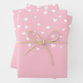 Elegant White Hearts op Pastel Pink Inpakpapier Vel (In situ)