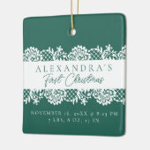 Elegant White Lace Baby's eerste kerstfoto Keramisch Ornament (Links)