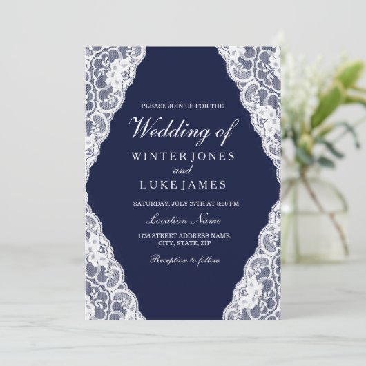 Elegant White Lace Navy Blue Wedding Invite Kaart (Staand voorkant)
