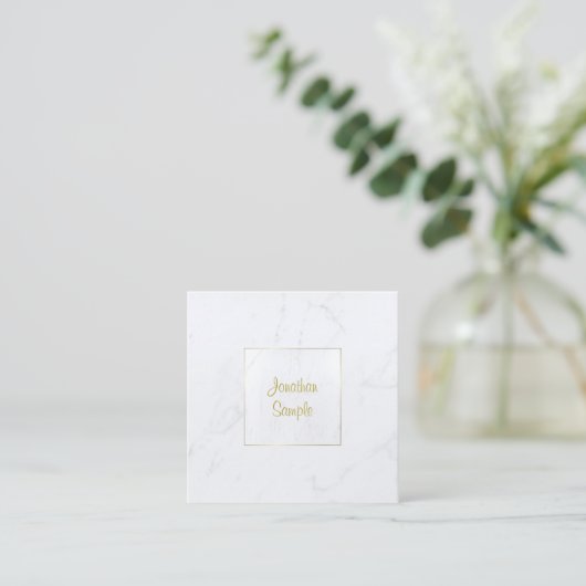 Elegant White Marble Luxurous Plain Gold Script Vierkante Visitekaartje (Staand voorkant)