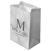 Elegant White Marble Personalized Groomsmen Medium Cadeauzakje (Voorkant Gekanteld)