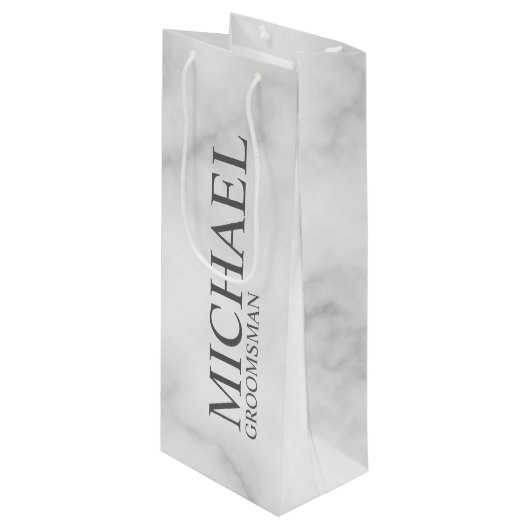 Elegant White Marble Personalized Groomsmen Wijn Cadeautas (Voorkant Gekanteld)