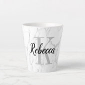 Elegant white marble stone aangepast monogram latte mok (Voorkant)