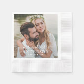 Elegant White Mr. en Mrs Monogram Foto Wedding Servet (Voorkant)