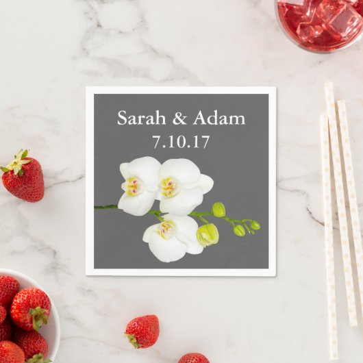 Elegant White Orchids & Medium Gray Wedding Servetten (Insitu)