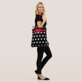 Elegant White Polka Dots met Red Ribbon Tote Bag (Op model)