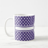Elegant White Polka Dots on Ultra Violet Monogram Koffiemok (Links)