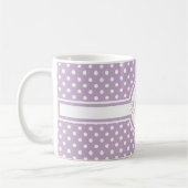 Elegant White Polka Dots op Paarse monogram Koffiemok (Links)