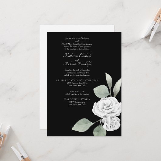 Elegant White Rose Foliage Black Wedding Kaart (Voorkant / Achterkant in situ)