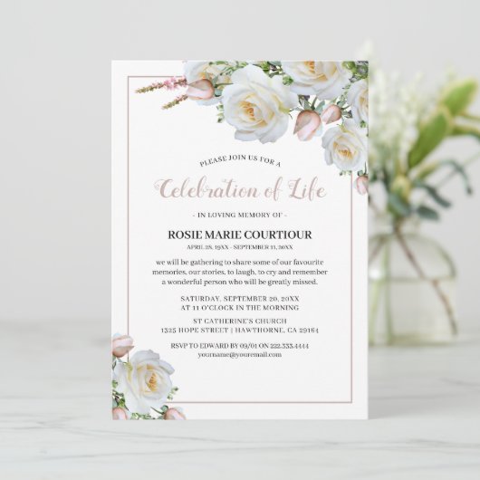 Elegant White Rose Memorial | Viering van het leve Kaart (Staand voorkant)