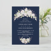 Elegant White Roses Navy Blue Wedding Kaart (Staand voorkant)