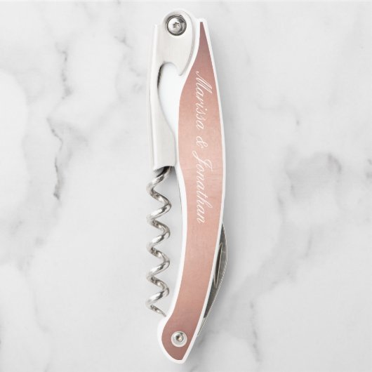 Elegant White Script Calligraphy Roos Gold Wedding Kurkentrekker (Voorkant)