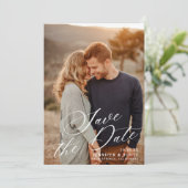 Elegant White Script | Weddenschap Opslaan datum Save The Date (Staand voorkant)