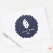 Elegant White Seashell & Navy Blue | Gepersonalise Ronde Sticker (Envelop)