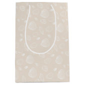 Elegant White Seashells beige Pattern Medium Cadeauzakje (Voorkant)