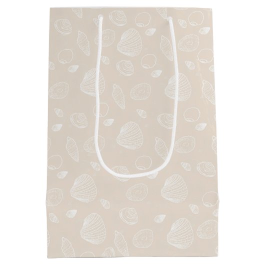 Elegant White Seashells beige Pattern Medium Cadeauzakje (Achterkant)