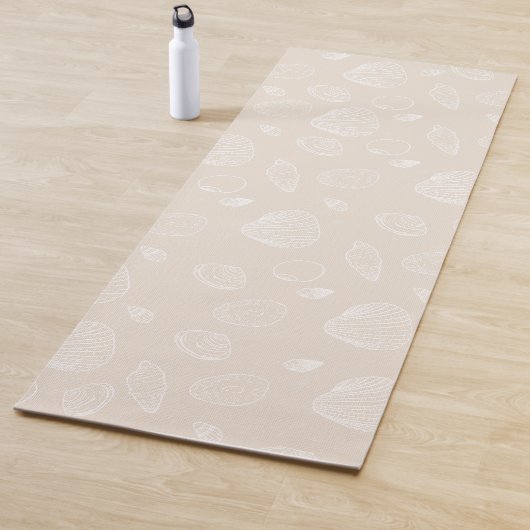 Elegant White Seashells beige Pattern Yogamat (In situ)