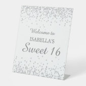 Elegant White Silver Glitter Sweet 16 Welkomstnaam Reclamebord Met Voetstuk (Voorkant)