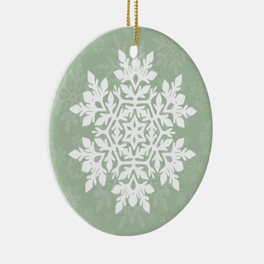 Elegant White Snowflake (Sage Pine) Keramisch Ornament (Rechts)