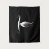 Elegant White Swan Reflection op Black Lake Wandkleed (Voorkant)