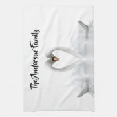Elegant white swans familienaam script theedoek (Verticaal)